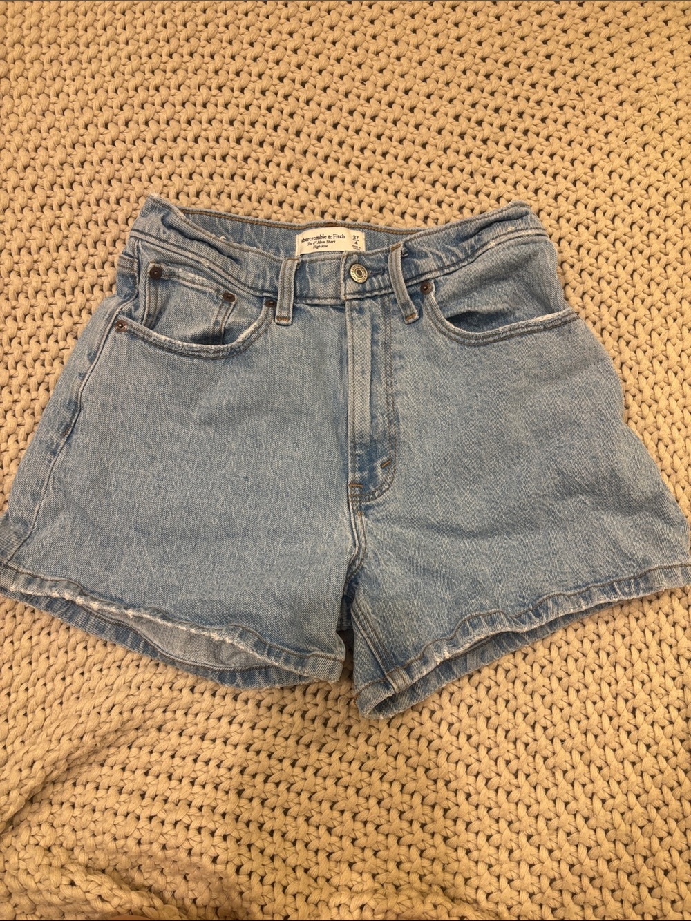 Abercrombie & Fitch 4’ Mom Short High Rise Jean Shorts Size 4 / Size 27
